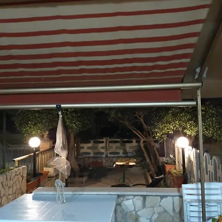 Δωμάτια σε οικογενειακή κατοικία Casetta Fronte Mare